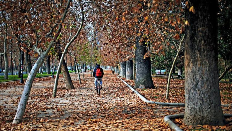 ¡Santiago sufre el tercer otoño más seco en 90 años! Este domingo llegará el invierno
