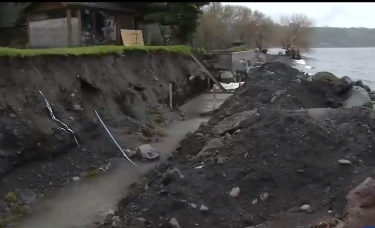 Vecinos molestos por muros instalados en playa de Villarrica: 