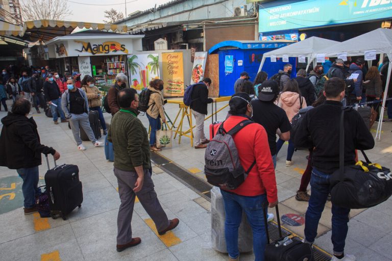 Paso a Paso: 17 comunas salieron este lunes de cuarentena
