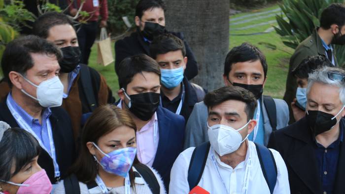 Detalles de la suspensión de la primera sesión de la convención: Constituyentes piden renuncia del ministro Ossa