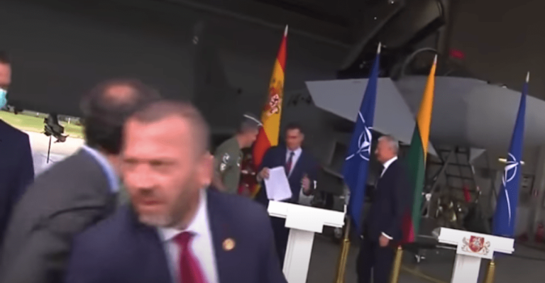 Dos aviones rusos sin identificar causaron alerta en plena conferencia del presidente de España