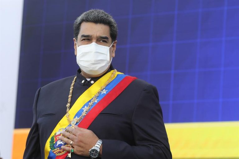 Maduro acusa a 