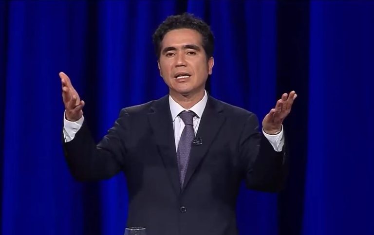 Briones de acuerdo con que presidente del directorio de la CLC salga del cargo por tercera dosis