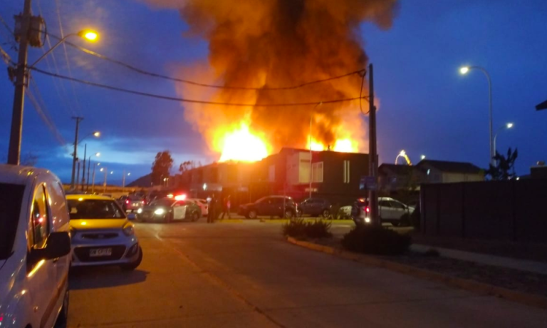 Gran incendio consumió fábrica de colchones en Coquimbo