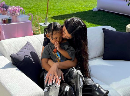 Kylie Jenner dice que Stormi, su hija de 3 años, prepara una “marca secreta”