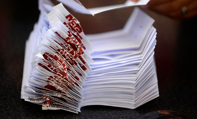 Fusión de mesas, carnet vencido y color de papeletas: Servel entregó detalles previo a las primarias presidenciales