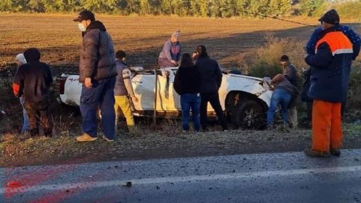 Alcalde de Coihueco, Carlos Chandía, sufrió grave accidente vial al volcar su camioneta