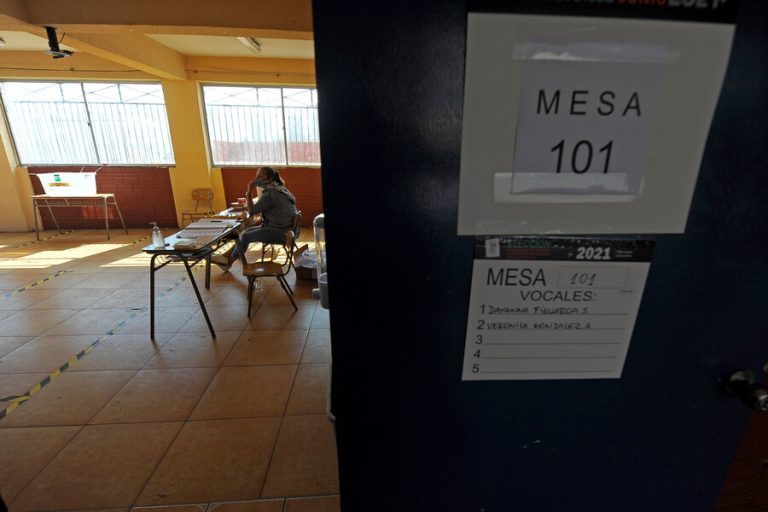 Primarias presidenciales: Gobierno llamó a revisar sitio del Servel luego de aplicar cambios de recintos a votantes