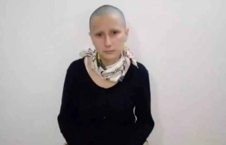 Mujer fingió tener cáncer para recolectar dinero en redes sociales: Recibió más de $3 millones