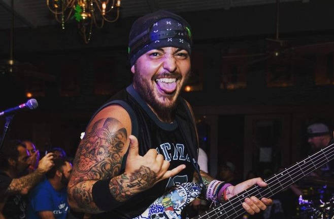 Bajista chileno Ra Díaz debutó como músico de Korn: 