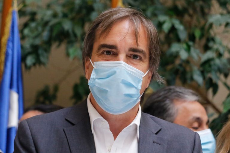 Cruz-Coke arremete contra artistas chilenos que no apoyan protestas en Cuba: 