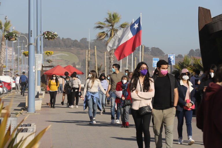 Informe Epidemiológico: RM y Valparaíso concentran la mayor tasa de casos activos