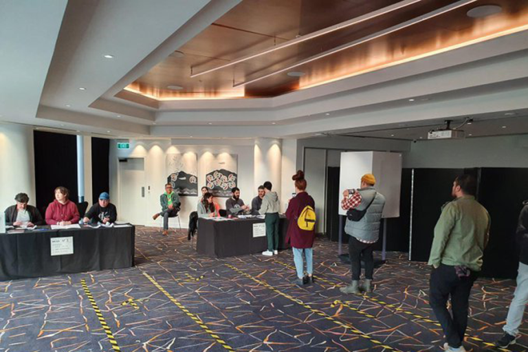 Primarias presidenciales comenzaron con el voto de chilenos en Nueva Zelanda