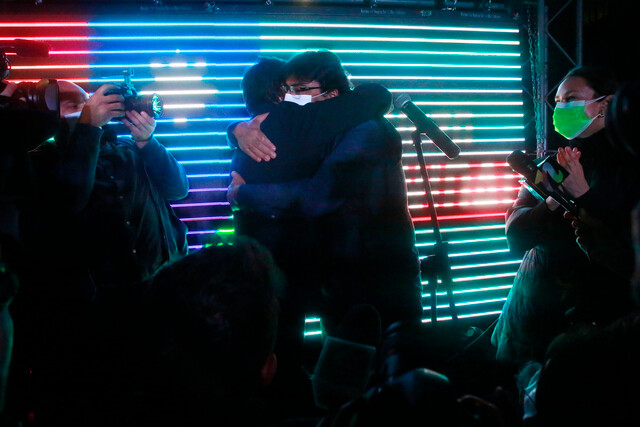 Jadue visitó el comando de Boric para felicitarlo: 