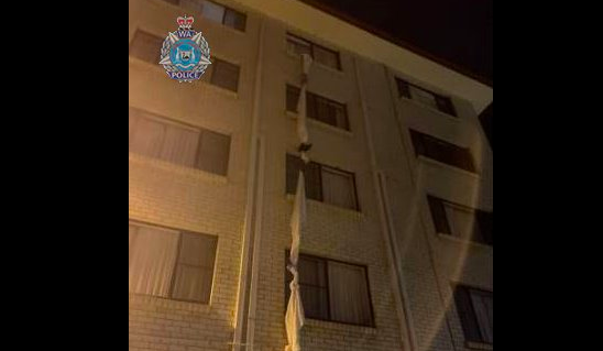 Hombre escapó de hotel sanitario colgándose de unas sábanas