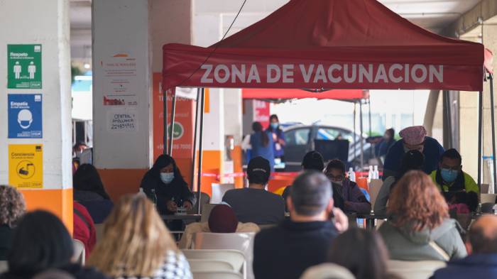 Municipios suspenden vacunación por preocupante falta de stock en dosis contra Covid-19