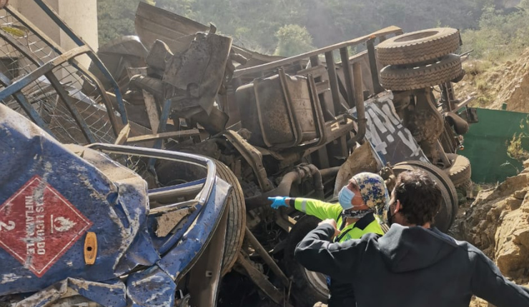 Grave accidente en Viña del Mar: Camiones se desbarrancan del camino y se azotan contra un edificio