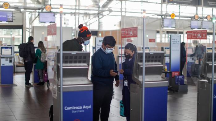 Plan Frontera Protegida: Autorizan viajes al extranjero con criticadas medidas