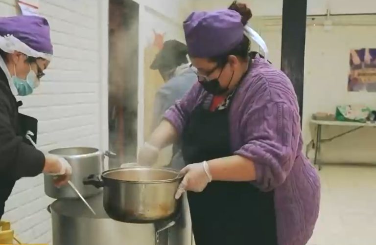 Heroína de La Pintana: La mujer detrás de las ollas solidarias