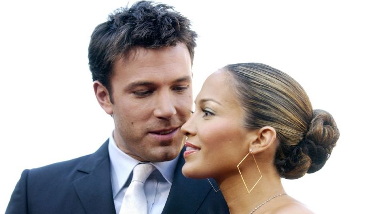 Más que oficial: Jennifer Lopez confirmó su relación con Ben Affleck con romántica postal de su cumpleaños