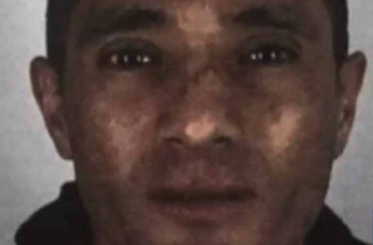 Sospechoso de homicidio está prófugo y se pasea por las calles en San Fernando