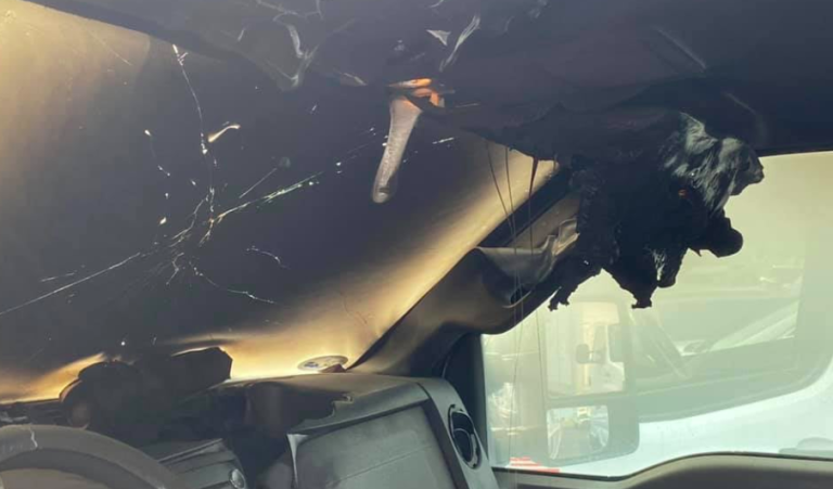 Durante una tormenta eléctrica: Rayo impactó sobre un vehículo y lo fundió por dentro