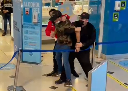 Violenta agresión en mall de Viña del Mar: Cliente acusa haber sido golpeado con manoplas por guardias de seguridad