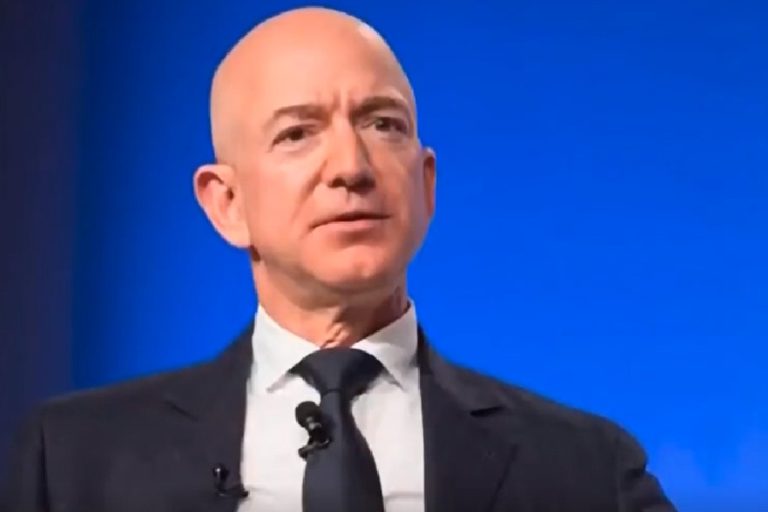 Jeff Bezos vuelve a la carrera por la luna: Ofreció millonaria cifra para cubrir déficit presupuestario de la NASA