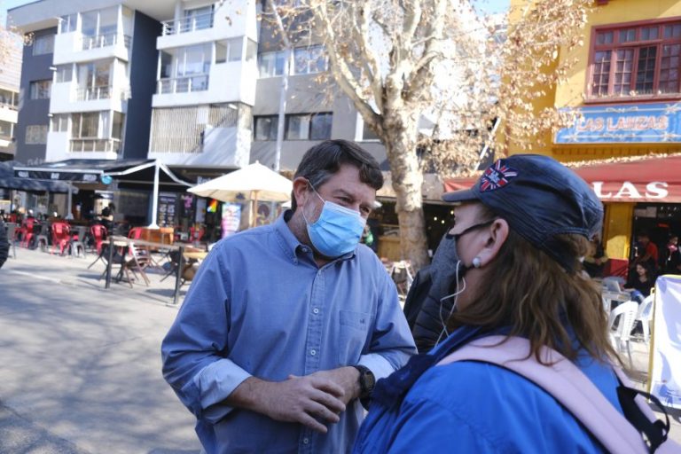 Orrego se reunió con alcaldesa de Ñuñoa y dirigentes del gremio gastronómico de la comuna