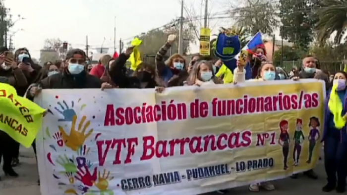 Apoderados y profesores protestan en Pudahuel; Se sienten presionados por el Ministerio de Educación