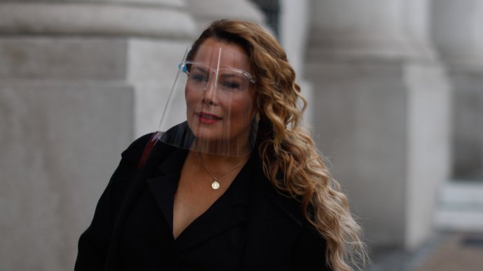 Nueva denuncia: Exasesora de Cathy Barriga acusa a la saliente alcaldesa de golpearla en dos ocasiones