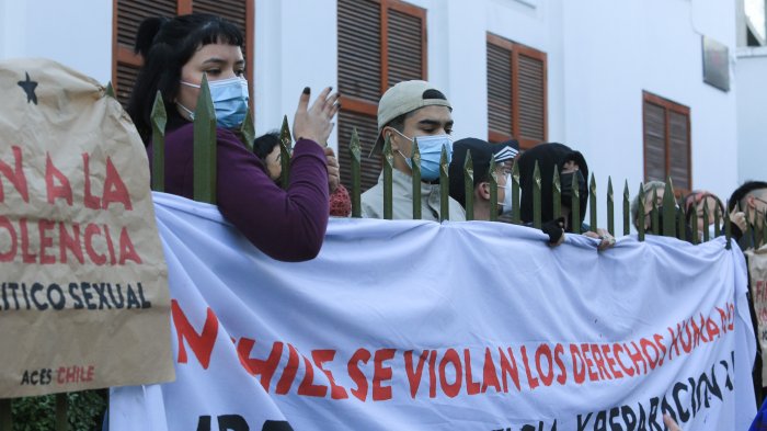 Estudiantes de la Aces se tomaron sede del INDH: Piden libertad a presos de la revuelta social