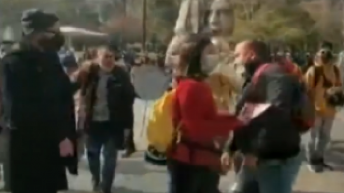 La extraña funa a Giorgio Jackson en Plaza de Armas: Lista del Pueblo difundió video del agresivo momento