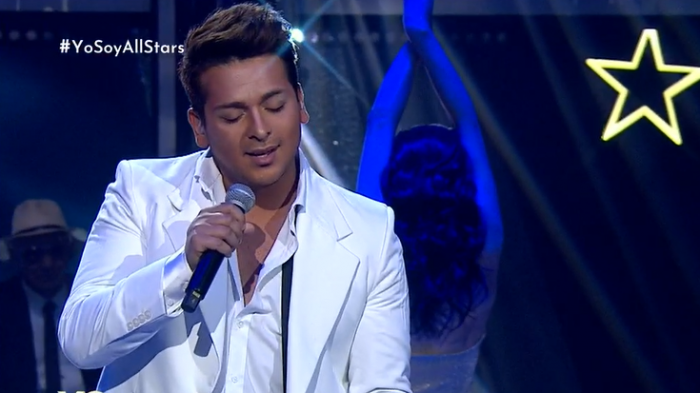 Melancolía en todo su esplendor: Ricky Martin cautivó con su íntima presentación en el escenario