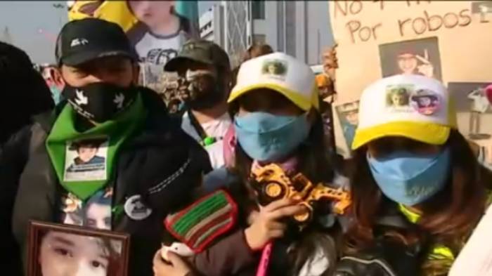 “Marcha por los niños” llega a La Moneda: Familias de menores asesinados exigen justicia