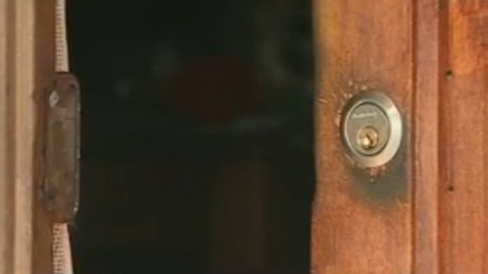 Parricidio frustrado: Hijo golpeó violentamente a su madre de 92 años en Ñuñoa