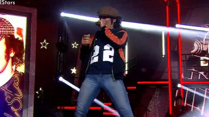 Brian Johnson se lució en el escenario con su interpretación de 