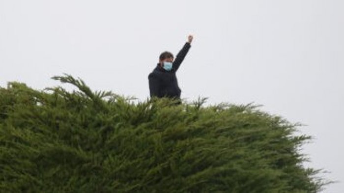 Mamá de Gabriel Boric sobre icónico árbol en Punta Arenas: “De haber sabido se lo habría prohibido porque era muy estricta”