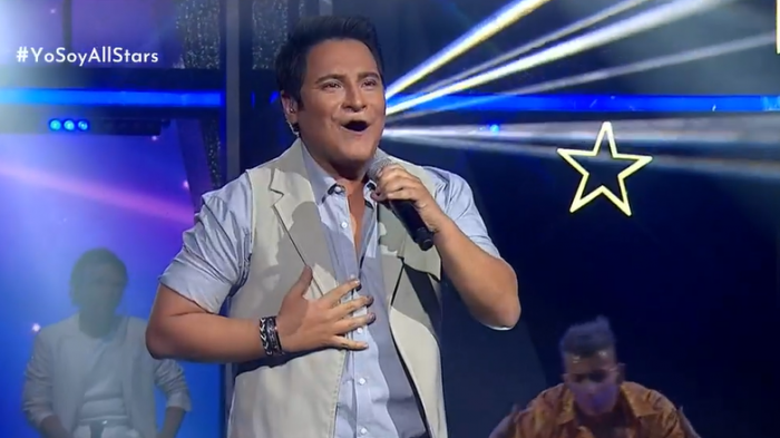 Carisma y simpatía: Chayanne se apoderó del escenario con una romántica balada