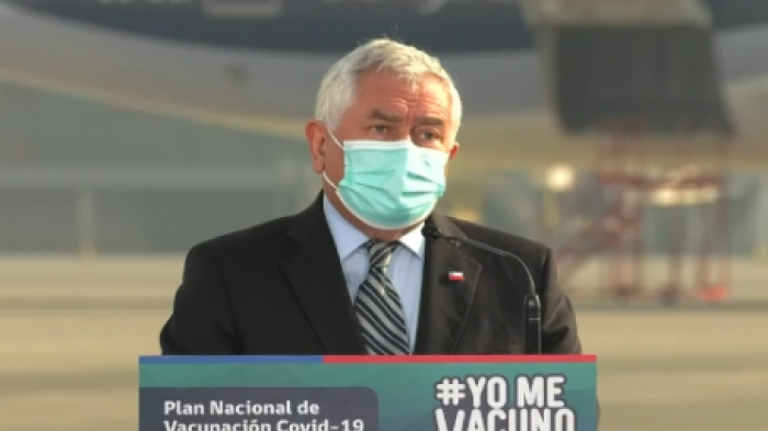 Ministro Enrique Paris por quiebre de stock de Pfizer: “Los vacunatorios no se pueden cerrar”