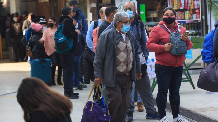 Terminal de buses repleto en último día de vacaciones: El lunes comienzan las clases en los colegios