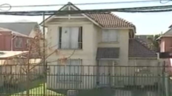 “Son muy agresivos”: Vecinos relataron conflictos con pareja que se tomó casa en Puente Alto