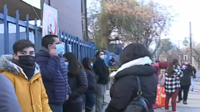 Escasez de vacunas Pfizer en centros de vacunación: Aplazan inoculación a menores de 14 años por falta de stock