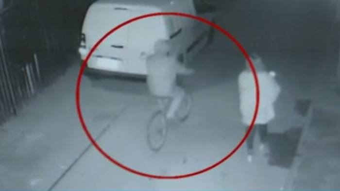 Extraño caso: Hombre que circulaba en bicicleta atacaba a mujeres en Renca