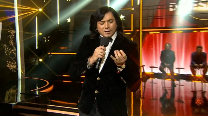 Una magnética puesta en escena: Camilo Sesto dejó su corazón con su interpretación 