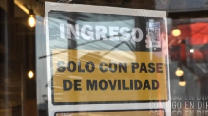 Mujer no vacunada acusa discriminación en restaurant de Puerto Montt: Le impidieron el ingreso por no tener pase de movilidad