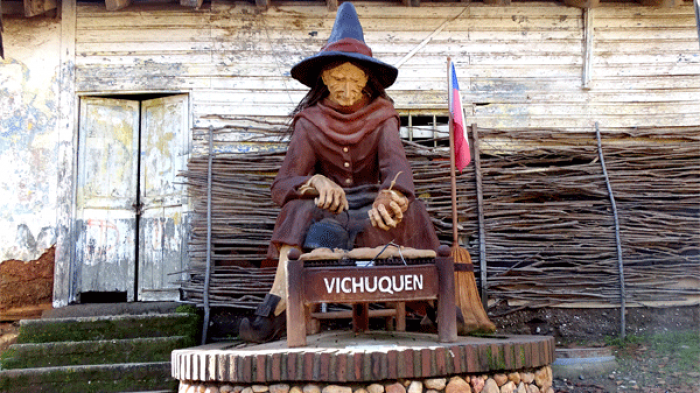 ¿Existen las brujas de Vichuquén? Jean Philippe desentierra la historia detrás de estas creencias