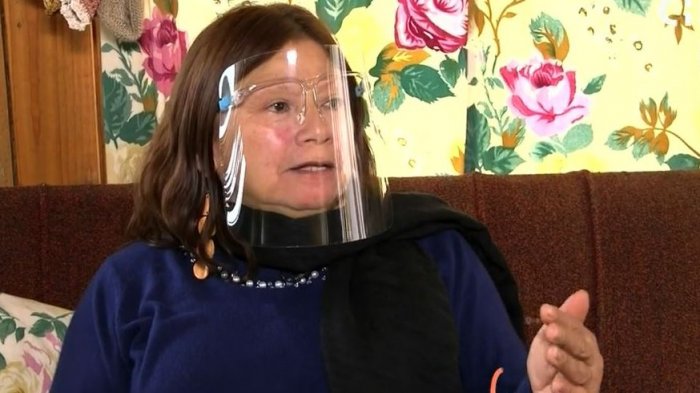 “Todas las malas energías las quedó yo”: La señora que asegura santiguar a la gente de mal de ojo en Vichuquén