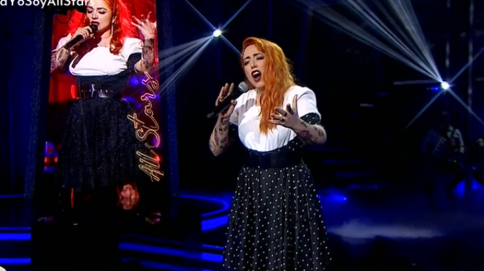 Magnética puesta en escena: Mon Laferte impactó a todos con su potente interpretación