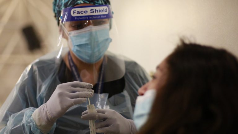 Minsal reportó 1.227 nuevos contagios de COVID-19, la cifra más baja desde diciembre